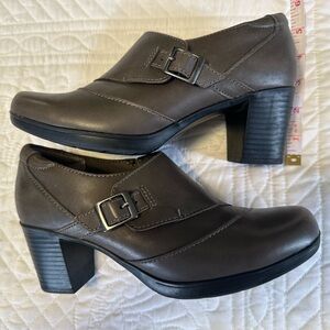 Clark’s Bendable’s Gray Slip-on Loafers sz 6